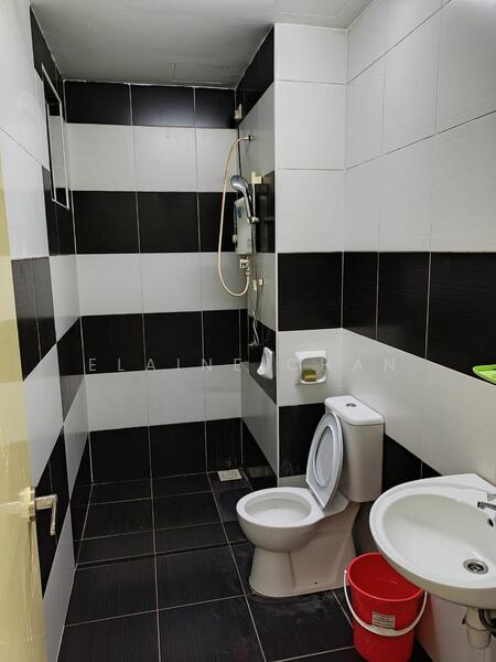 Service Residence for Rent at Sky Oasis Residence (Pangsapuri Oasis 1) - Elaine Chan - Bathroom - PropertyGuru.com.my