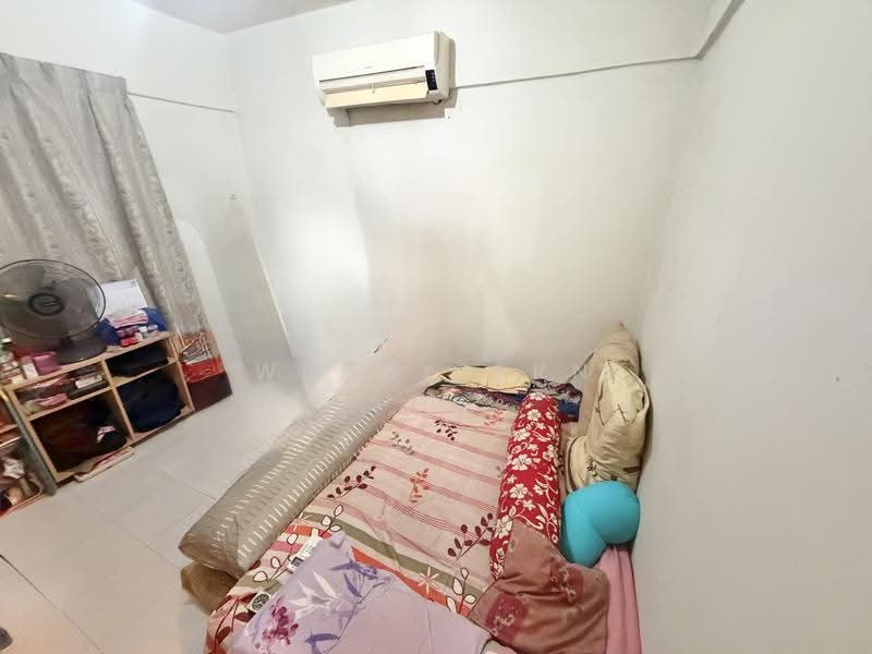 Pangsapuri untuk Dijual di Taman Pekaka Block 31 - Weng Sern - Bedroom - PropertyGuru.com.my