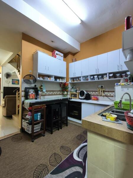 Cluster House for Sale in Taman Seri Austin (Tebrau) - Melinda Ee - Kitchen - PropertyGuru.com.my