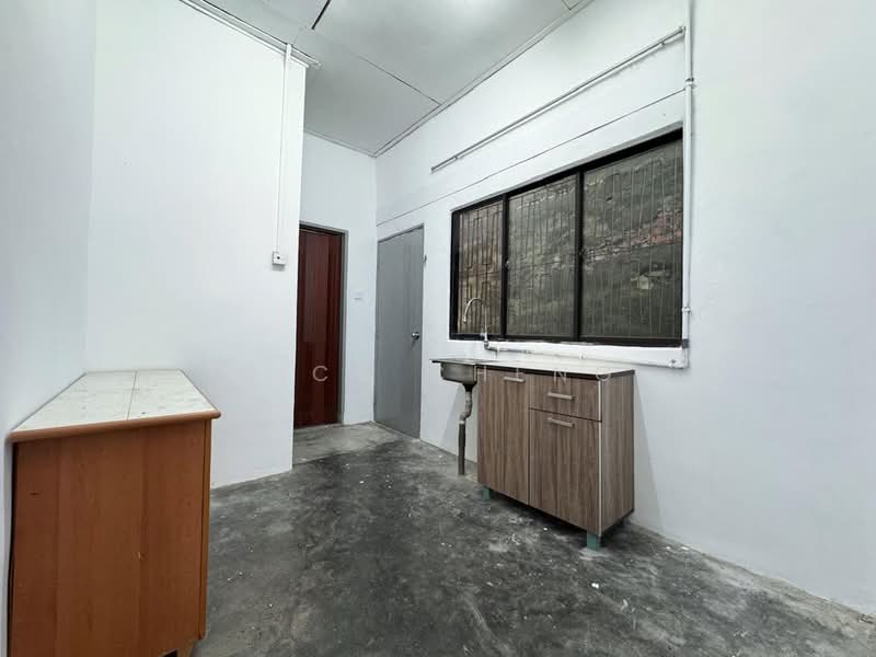 Taman Dato Penggawa Barat untuk Untuk Dijual - RM 450,000, Mac 2026 - Kitchen - PropertyGuru.com.my