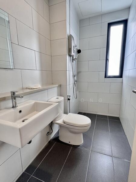 3-storey Terraced House for Rent in Tamansari (Rawang) - LEON WONG - Bathroom - PropertyGuru.com.my