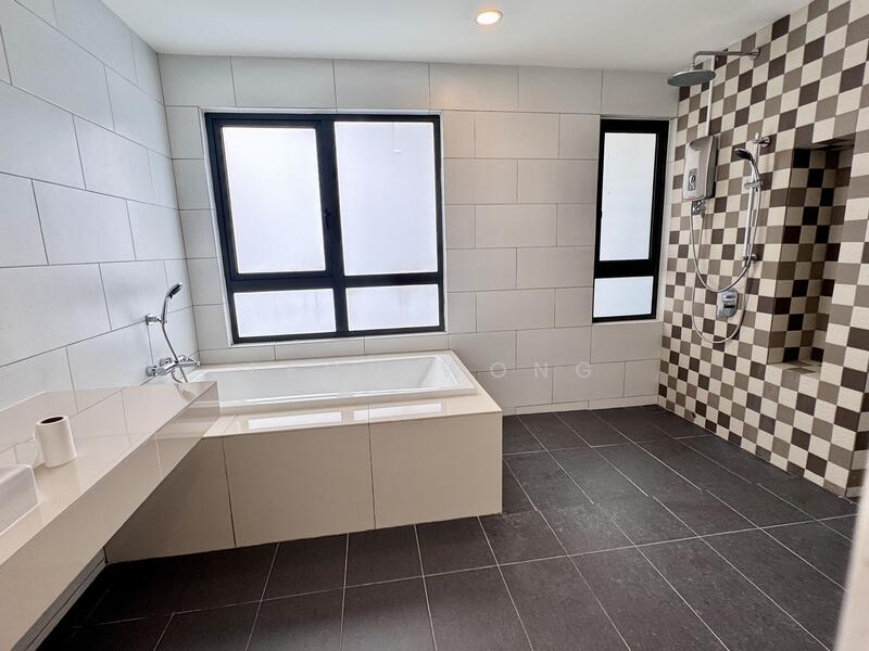 3-storey Terraced House for Rent in Tamansari (Rawang) - LEON WONG - Bathroom - PropertyGuru.com.my