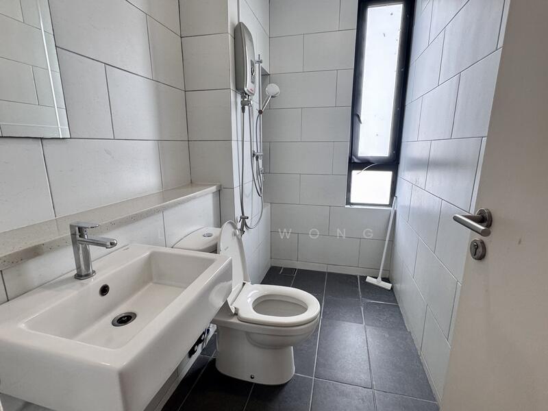 3-storey Terraced House for Rent in Tamansari (Rawang) - LEON WONG - Bathroom - PropertyGuru.com.my