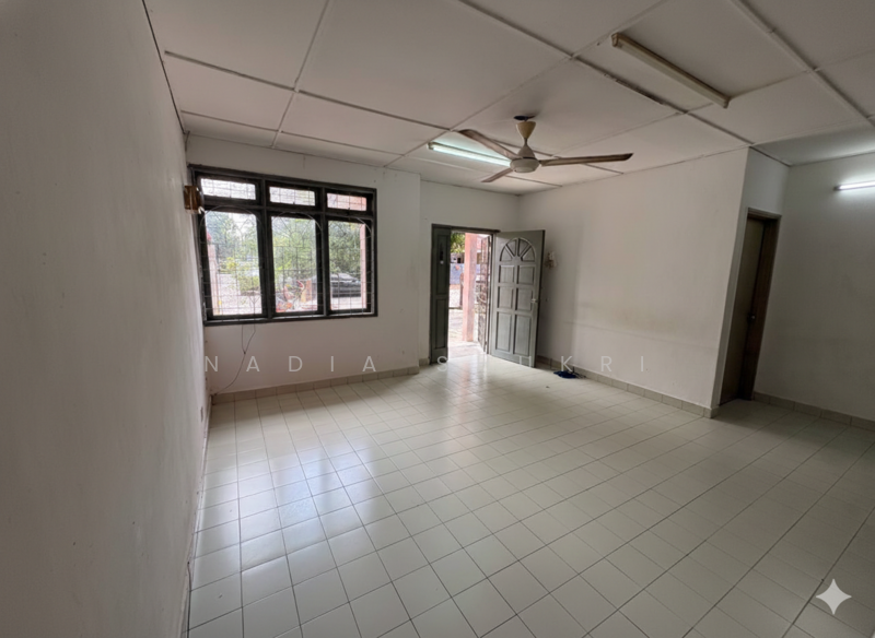 Rumah Teres 1.5 Tingkat untuk Dijual di Seksyen 7 (Kota Damansara) - Nadia Shukri - Living Room - PropertyGuru.com.my