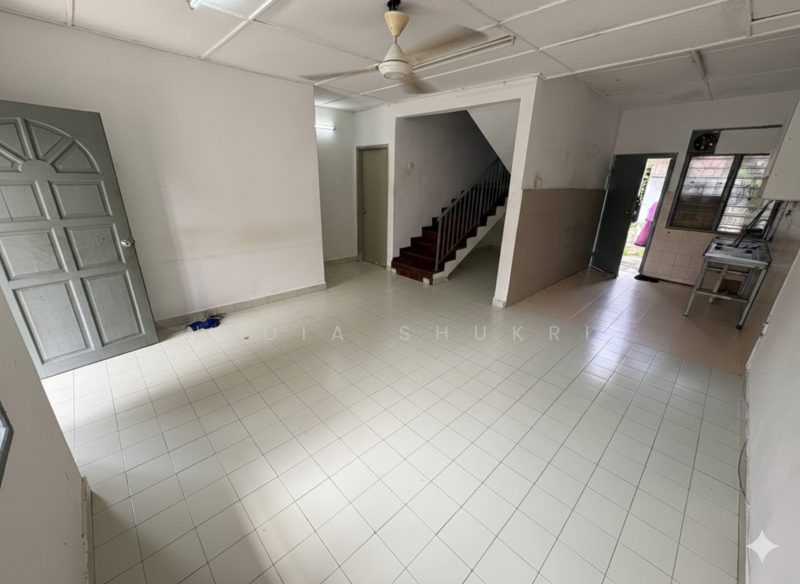 Rumah Teres 1.5 Tingkat untuk Dijual di Seksyen 7 (Kota Damansara) - Nadia Shukri - Living Room - PropertyGuru.com.my