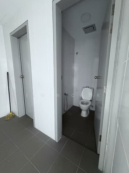 Commercial Semi-D for Rent in Bandar Bukit Raja (Klang) - Elwin Chok - Bathroom - PropertyGuru.com.my
