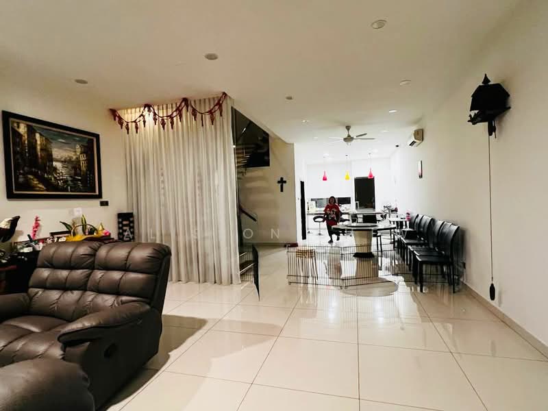 Rumah Teres 3 Tingkat untuk Dijual di Taman Green Lane (Jelutong) - Alisson Chew - Living Room - PropertyGuru.com.my
