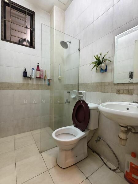Cluster House for Sale in Taman Seri Austin (Tebrau) - Daniel Yong - Bathroom - PropertyGuru.com.my