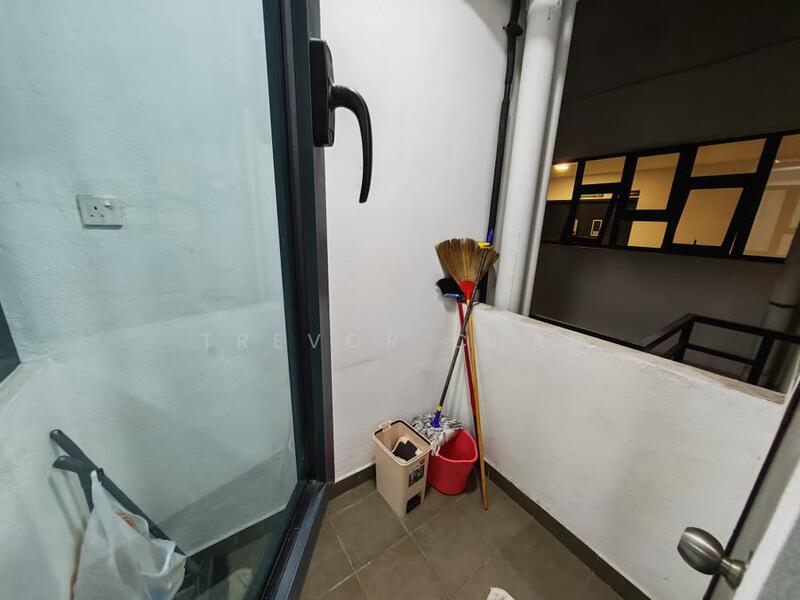 Symphony Tower (Menara Simfoni) untuk Untuk Disewa - RM 1,300 /bulan, Apr 2026 - Balcony - PropertyGuru.com.my