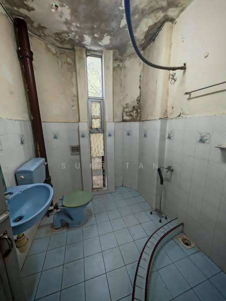 Rumah Teres 2 Tingkat untuk Dijual di Taman Rainbow (Batu) - Suki Tan - Bathroom - PropertyGuru.com.my