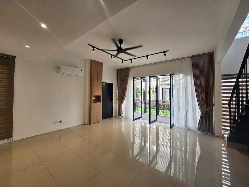 Rumah Bandar untuk Disewa di Kayu Ara (Selangor) - KK Lim - Living Room - PropertyGuru.com.my
