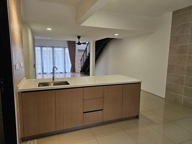 Rumah Bandar untuk Disewa di Kayu Ara (Selangor) - KK Lim - Kitchen - PropertyGuru.com.my