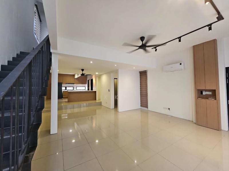 Rumah Bandar untuk Disewa di Kayu Ara (Selangor) - KK Lim - Living Room - PropertyGuru.com.my