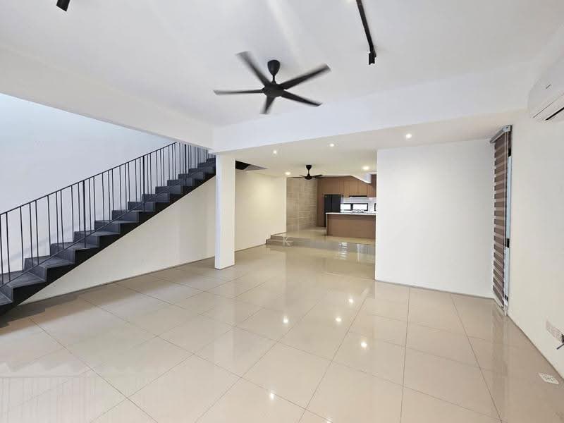 Rumah Bandar untuk Disewa di Kayu Ara (Selangor) - KK Lim - Living Room - PropertyGuru.com.my