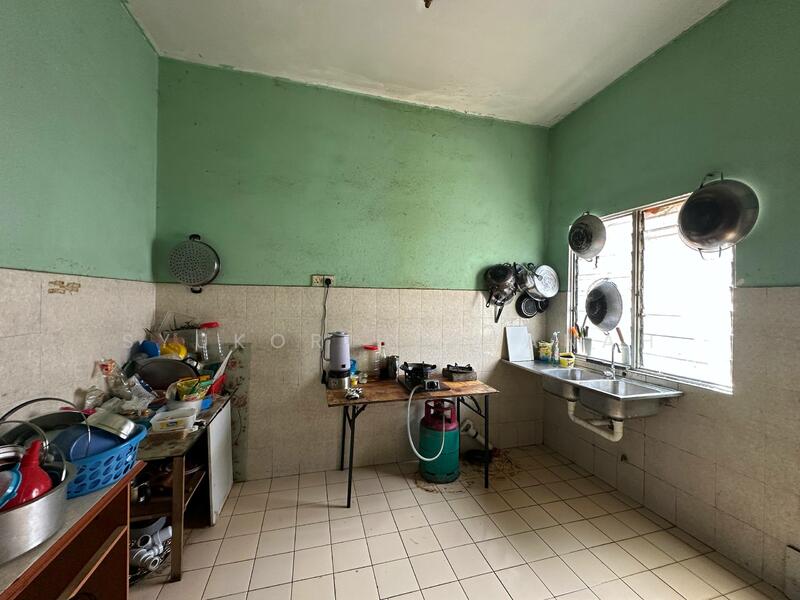 2-storey Terraced House for Sale in Sungai Buloh (Selangor) - Syukor Hartanah - Kitchen - PropertyGuru.com.my