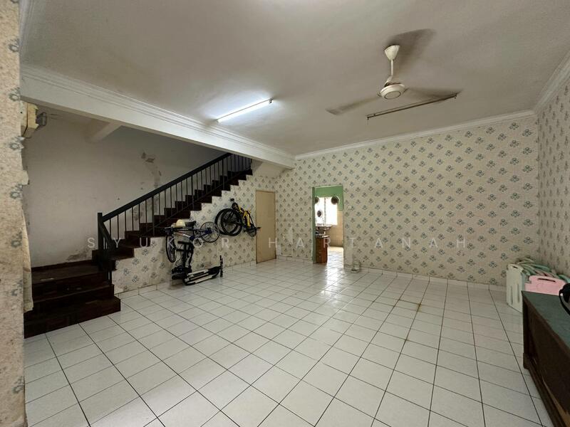 2-storey Terraced House for Sale in Sungai Buloh (Selangor) - Syukor Hartanah - Living Room - PropertyGuru.com.my