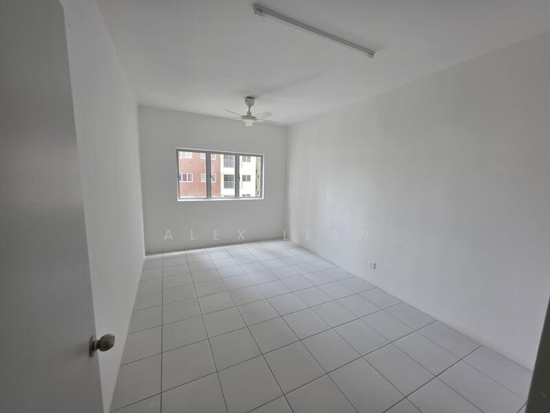 Condominium for Rent at Residensi Sateria - Alex Leaw - Interior - PropertyGuru.com.my