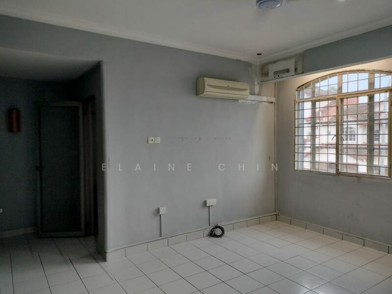 2-storey Terraced House for Sale in Bukit Rahman Putra (Sungai Buloh) - Elaine Chin - Living Room - PropertyGuru.com.my