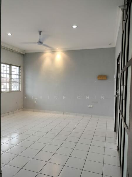 2-storey Terraced House for Sale in Bukit Rahman Putra (Sungai Buloh) - Elaine Chin - Living Room - PropertyGuru.com.my