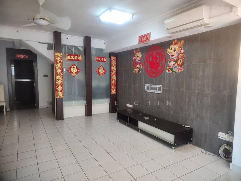 2-storey Terraced House for Sale in Bukit Rahman Putra (Sungai Buloh) - Elaine Chin - Living Room - PropertyGuru.com.my