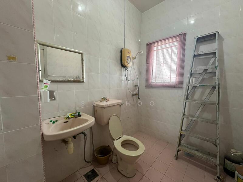 Terraced House for Sale in Bandar Sungai Long (Selangor) - Sam Hoo - Bathroom - PropertyGuru.com.my