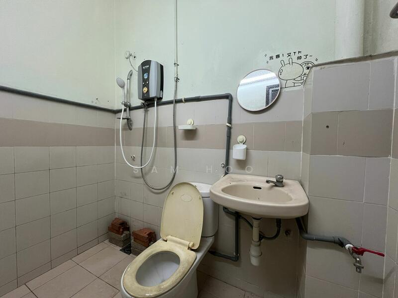 Terraced House for Sale in Bandar Sungai Long (Selangor) - Sam Hoo - Bathroom - PropertyGuru.com.my