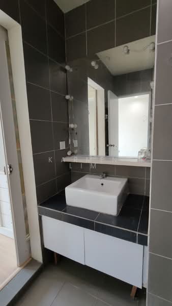 Kondominium untuk Dijual di Hedgeford 10 Residences - Karmen Lim - Bathroom - PropertyGuru.com.my