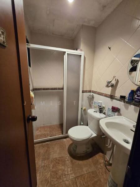 2-storey Terraced House for Sale in Bandar Kinrara Seksyen 1 (Bandar Kinrara) - James Thong - Bathroom - PropertyGuru.com.my