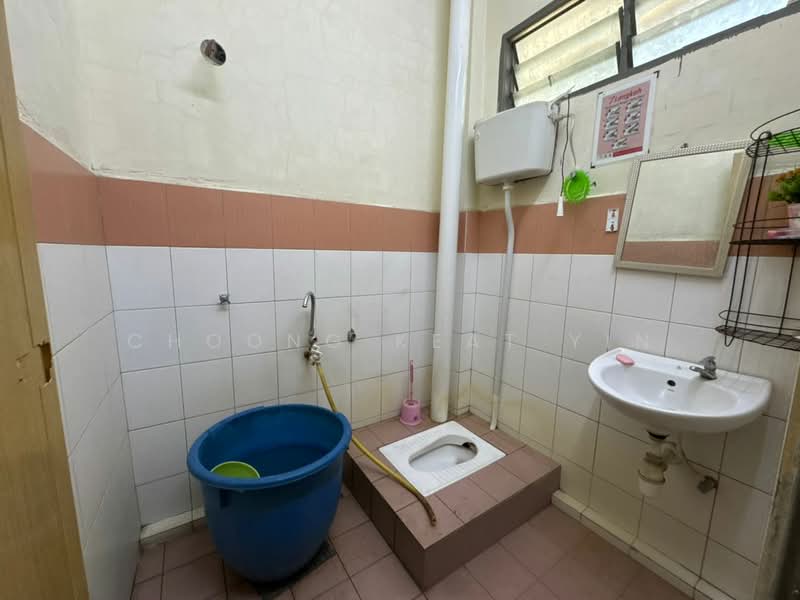 Semi-D Factory for Sale in Bandar Baru Mergong (Alor Setar) - Choong Keat Yin - Bathroom - PropertyGuru.com.my