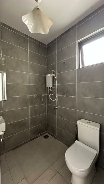 Sejati Lakeside 2 untuk Untuk Disewa - RM 5,600 /bulan, Mac 2026 - Bathroom - PropertyGuru.com.my