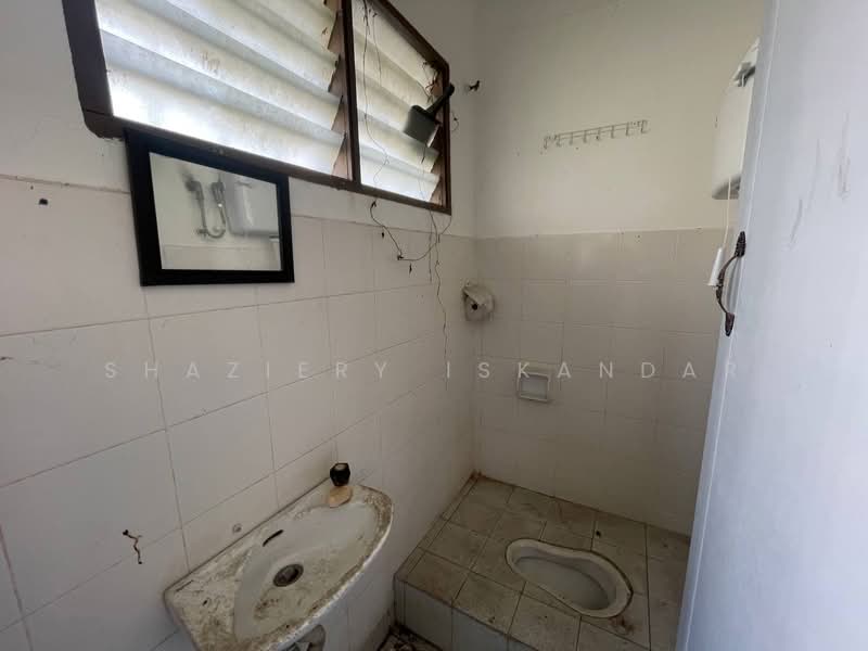 2-storey Terraced House for Sale in Taman Mega Jaya (Ampang) - Shaziery Iskandar - Bathroom - PropertyGuru.com.my