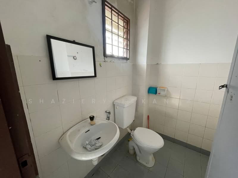 2-storey Terraced House for Sale in Taman Mega Jaya (Ampang) - Shaziery Iskandar - Bathroom - PropertyGuru.com.my