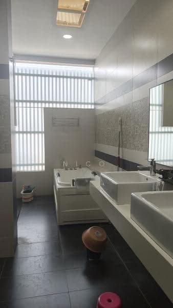 Rumah Berkembar untuk Dijual di Taman Sutera (Johor Bahru) - Nico Chong - Bathroom - PropertyGuru.com.my