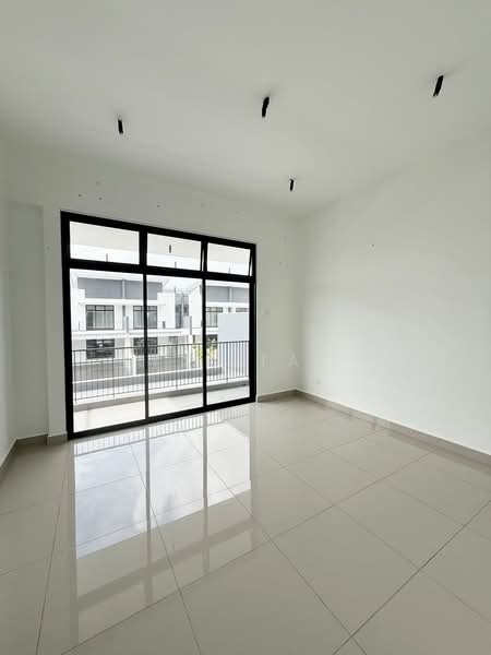 Terraced House for Sale in Taman Ponderosa (Johor Bahru) - Yik Tat - Balcony - PropertyGuru.com.my