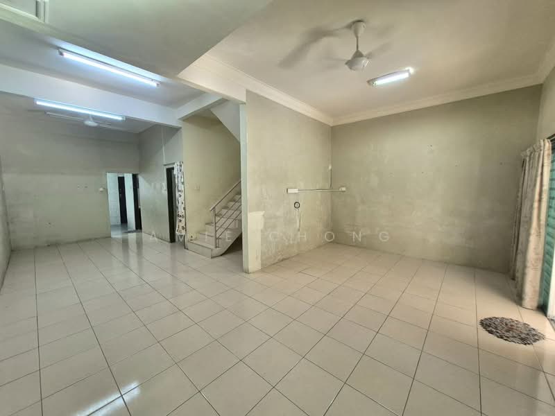 2-storey Terraced House for Sale in Taman Rapat Permai (Ipoh) - Amie Chong - Living Room - PropertyGuru.com.my