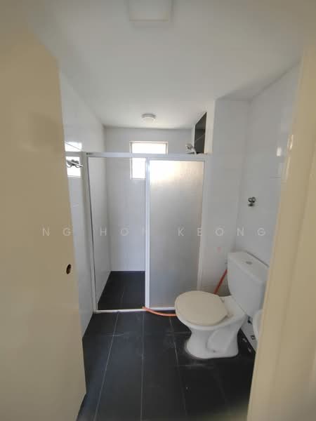 Condominium for Rent at Koi Tropika - Ng Hon Keong - Master room attached bathroom - PropertyGuru.com.my