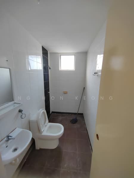 Condominium for Rent at Koi Tropika - Ng Hon Keong - Common Bathroom - PropertyGuru.com.my