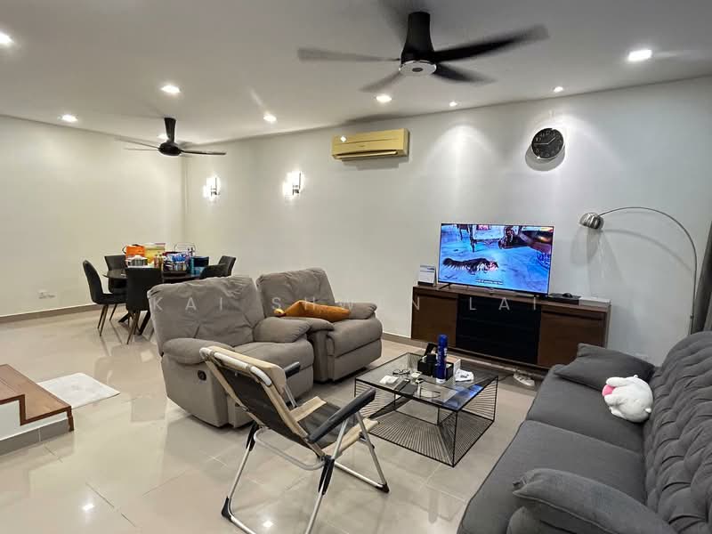 3-storey Terraced House for Sale in Bandar Kinrara Seksyen 5 (Bandar Kinrara) - Kai Shwen Lai - Living Room - PropertyGuru.com.my