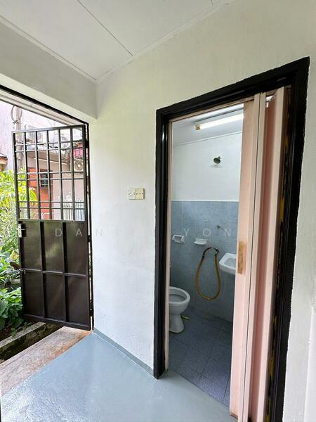 2-storey Terraced House for Sale in Taman Seri Orkid (Skudai) - Daniel Yong - Bathroom - PropertyGuru.com.my