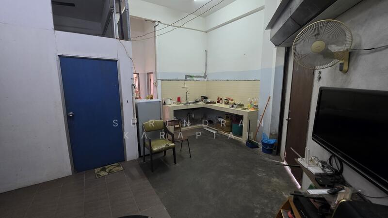Shop / Office for Sale in Kampung Batu Belah (Klang) - Surendran Karapiah - Kitchen - PropertyGuru.com.my