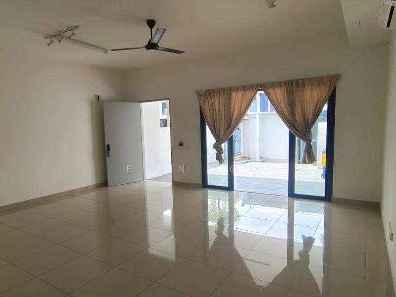 Rumah Teres 2-Tingkat untuk Dijual di Bandar Rimbayu (Telok Panglima Garang) - Elyn Soo - Living Room - PropertyGuru.com.my