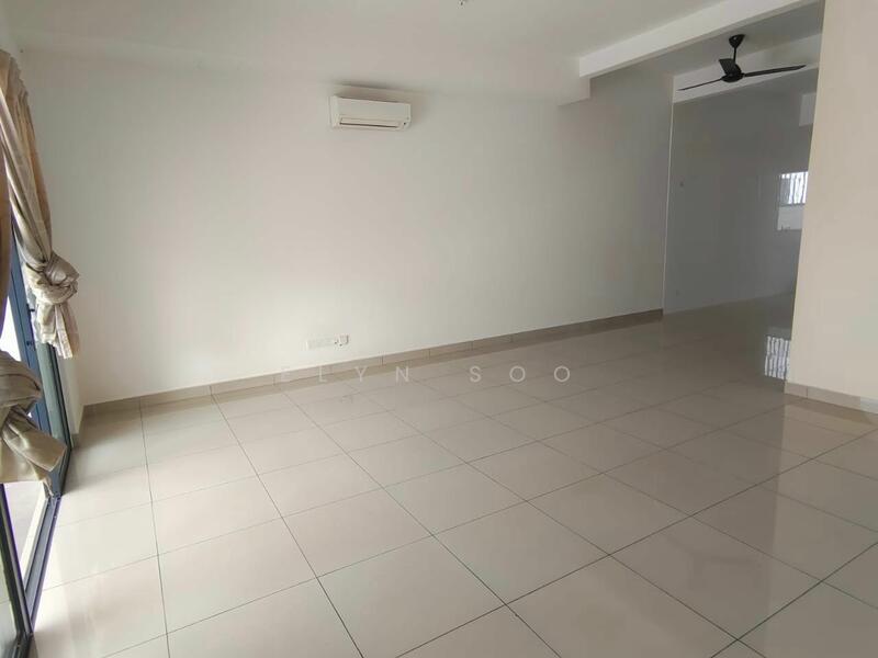 Rumah Teres 2-Tingkat untuk Dijual di Bandar Rimbayu (Telok Panglima Garang) - Elyn Soo - Living Room - PropertyGuru.com.my