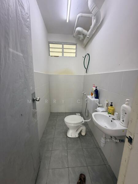 Flora Damai untuk Untuk Dijual - RM 280,000, Mac 2026 - Bathroom - PropertyGuru.com.my