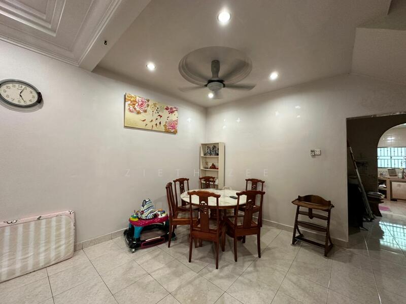 2-storey Terraced House for Sale in Bandar Cemerlang (Ulu Tiram) - Zieth Zee - Dining Room - PropertyGuru.com.my