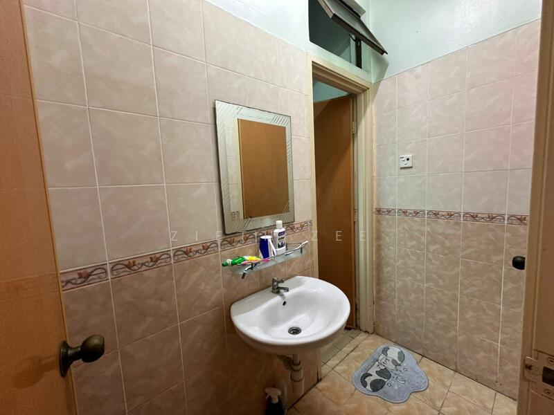 2-storey Terraced House for Sale in Bandar Cemerlang (Ulu Tiram) - Zieth Zee - Bathroom - PropertyGuru.com.my