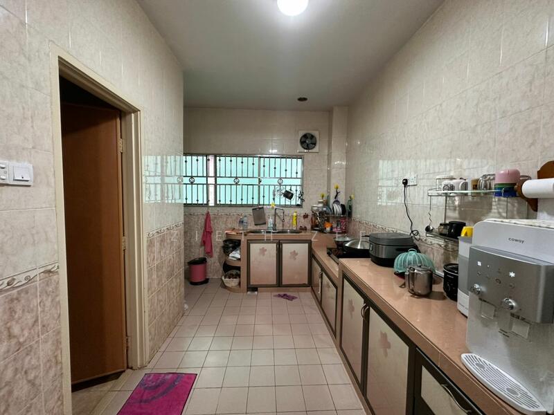 2-storey Terraced House for Sale in Bandar Cemerlang (Ulu Tiram) - Zieth Zee - Kitchen - PropertyGuru.com.my
