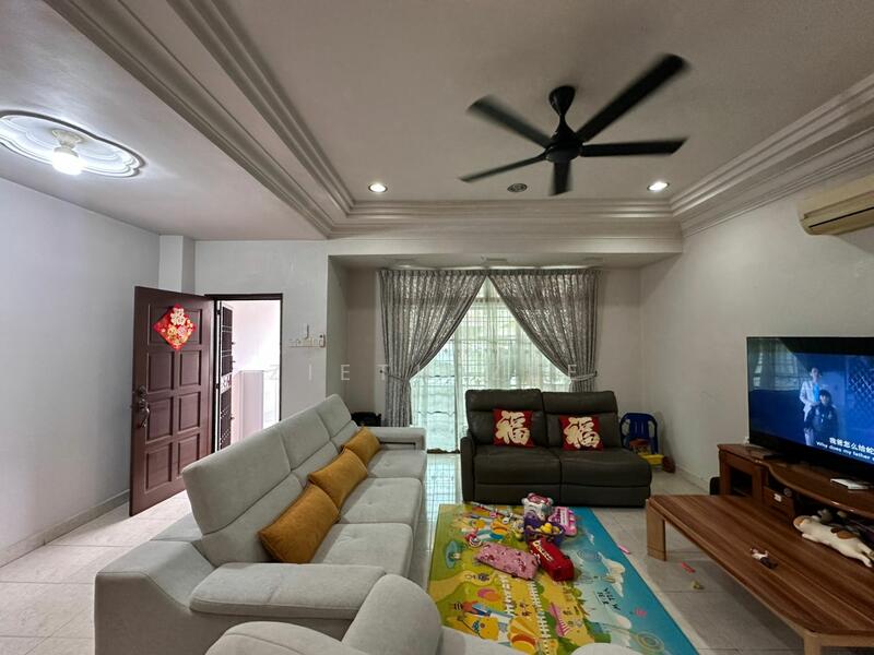 2-storey Terraced House for Sale in Bandar Cemerlang (Ulu Tiram) - Zieth Zee - Living Room - PropertyGuru.com.my