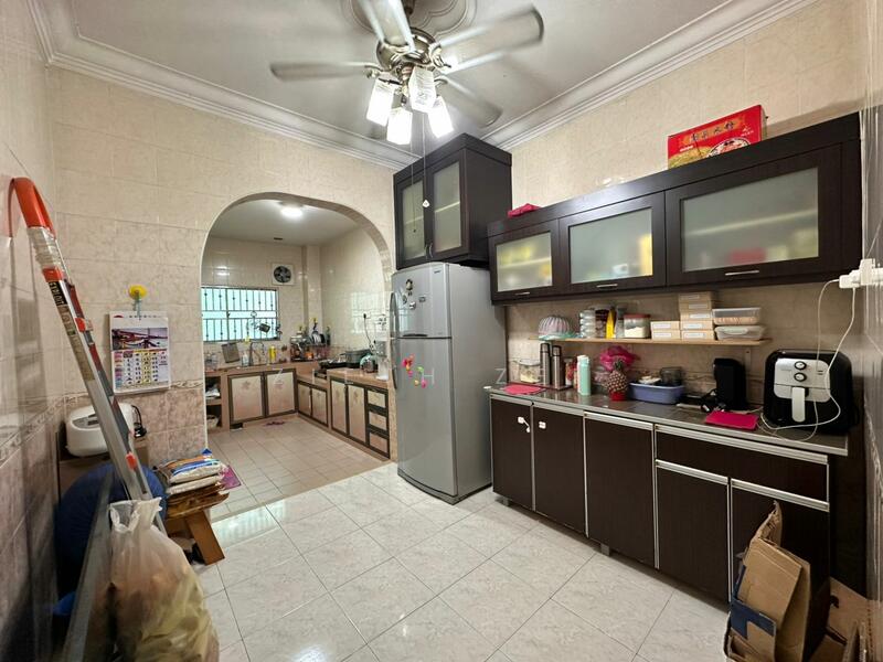 2-storey Terraced House for Sale in Bandar Cemerlang (Ulu Tiram) - Zieth Zee - Kitchen - PropertyGuru.com.my
