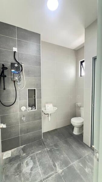Austin Duta untuk Untuk Disewa - RM 2,300 /bulan, Mac 2026 - Bathroom - PropertyGuru.com.my