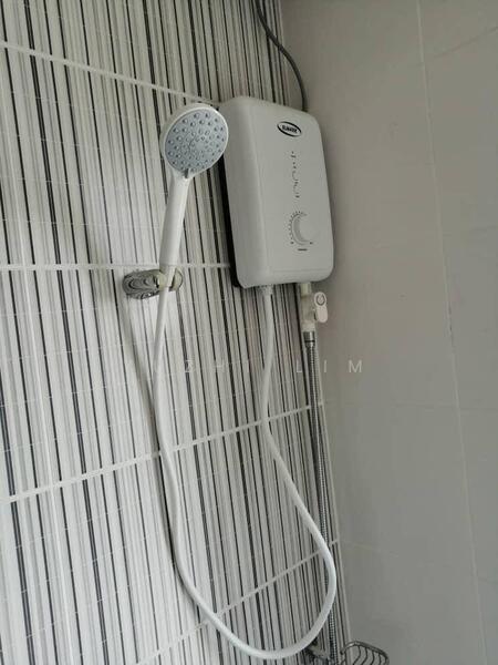 Service Residence for Sale at V@SUMMERPLACE - Yuzhi Lim - Bathroom - PropertyGuru.com.my